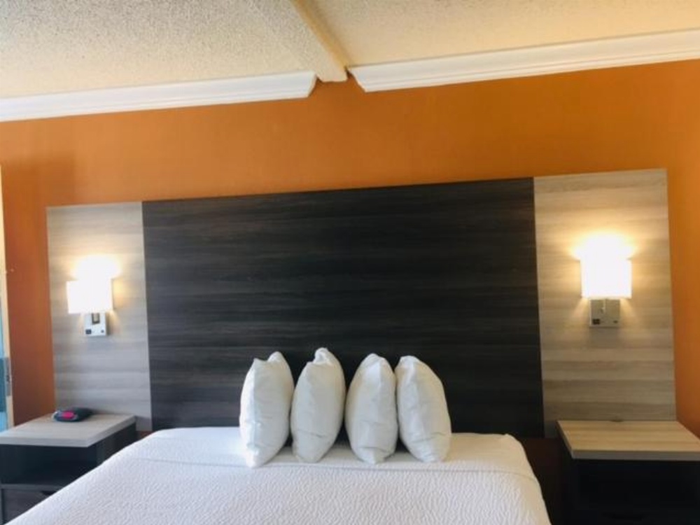 Arbor Inn Monterey